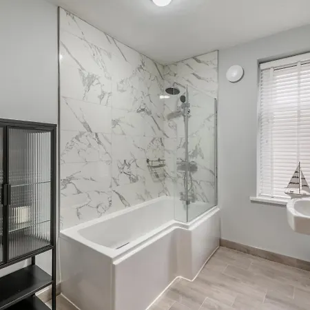 بيت للعطل 3 Bed In Oc-g33088 *